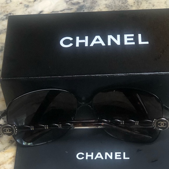 Designer Inspired Sunglasses Women’s - Picture 7 of 8